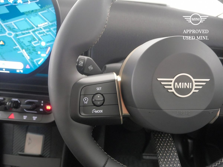 2025 MINI Hatch Cooper C 3 Door €39,900