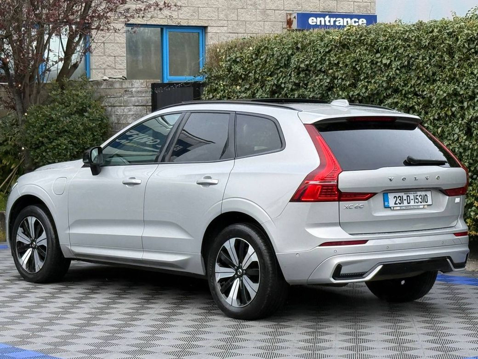 2023 Volvo XC60 - image 7