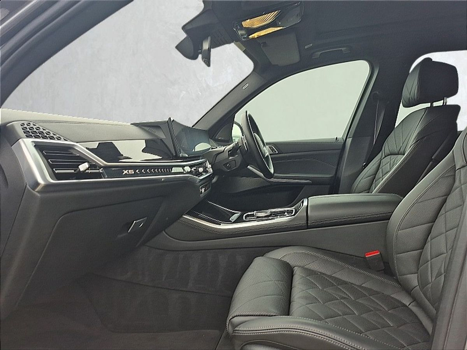 2023 BMW X5 - image 6