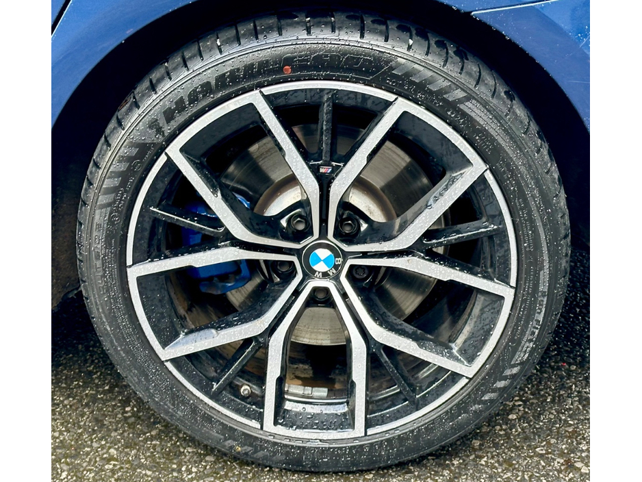 2022 BMW 5 Series - image 16