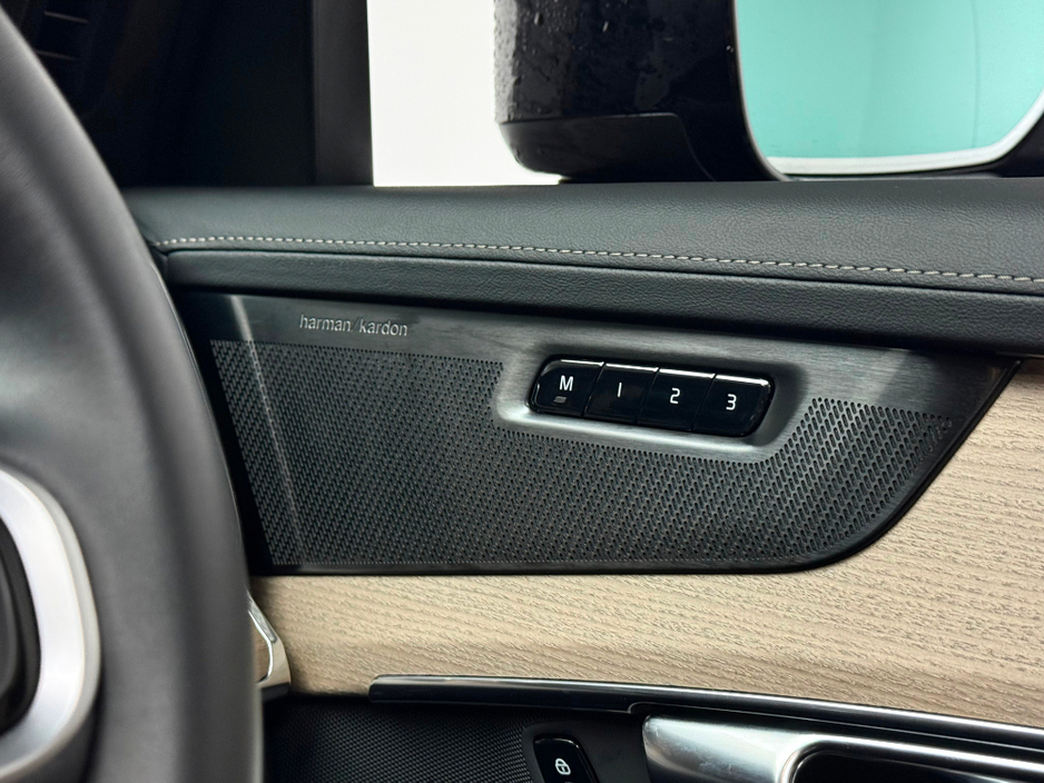 2025 Volvo XC90 - image 22