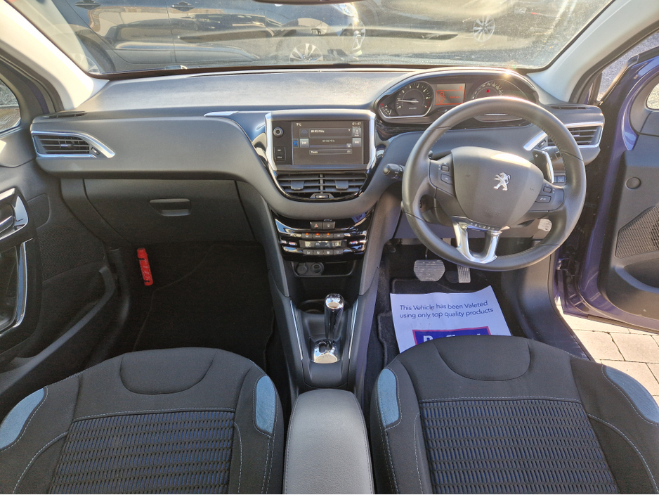 2015 Peugeot 208 - image 16