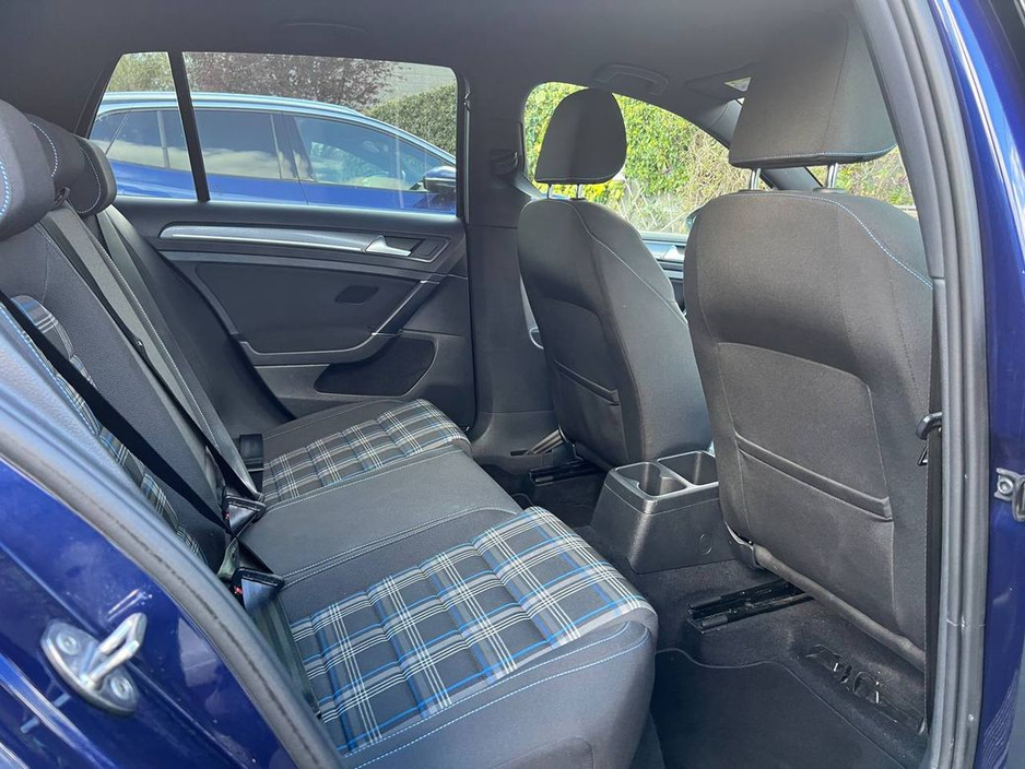 2020 Volkswagen Golf - image 8