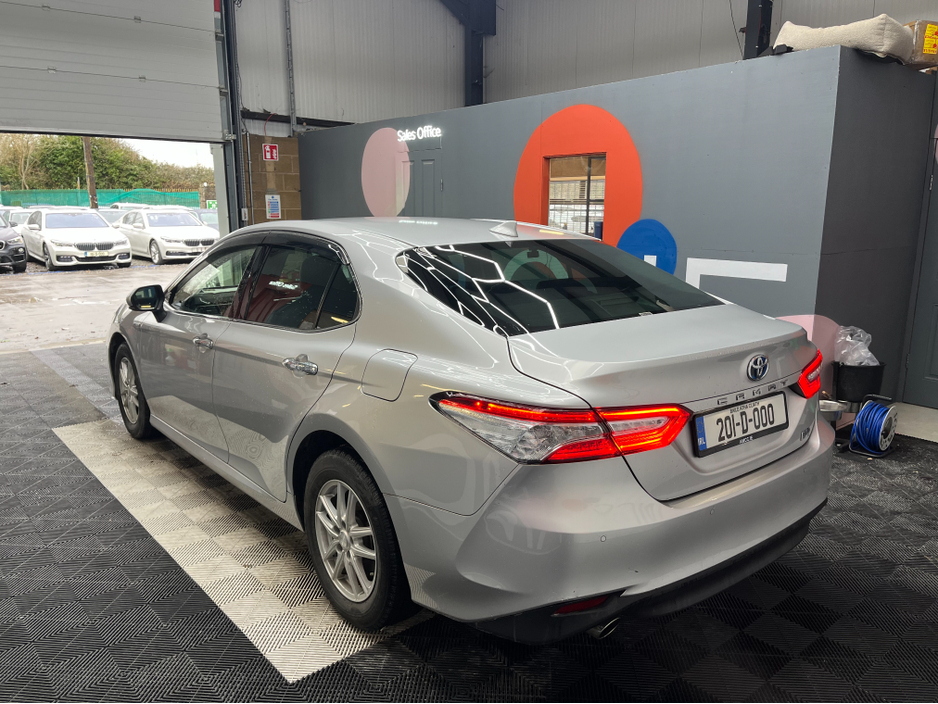 2020 Toyota Camry - image 4