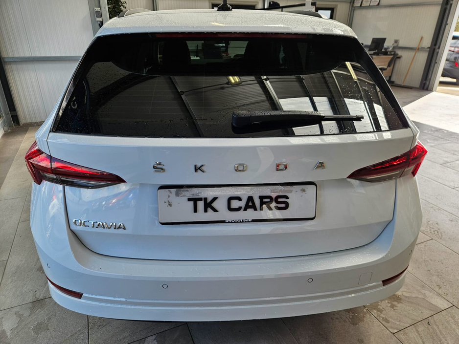 2021 Skoda Octavia - image 5