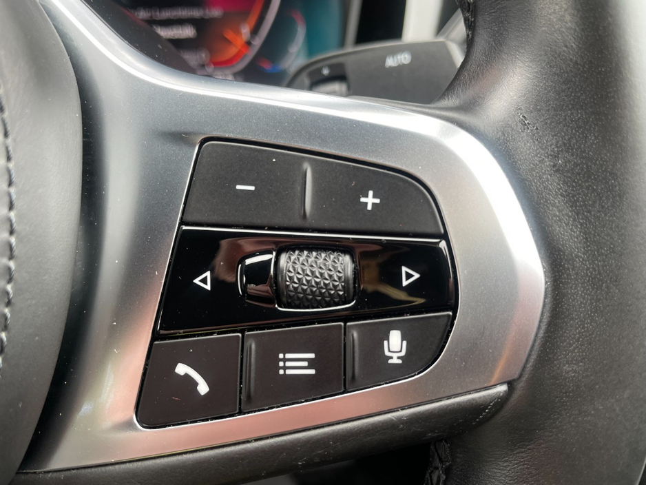 2020 BMW 3 Series - image 18