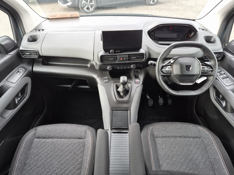 2024 Peugeot Rifter - image 9