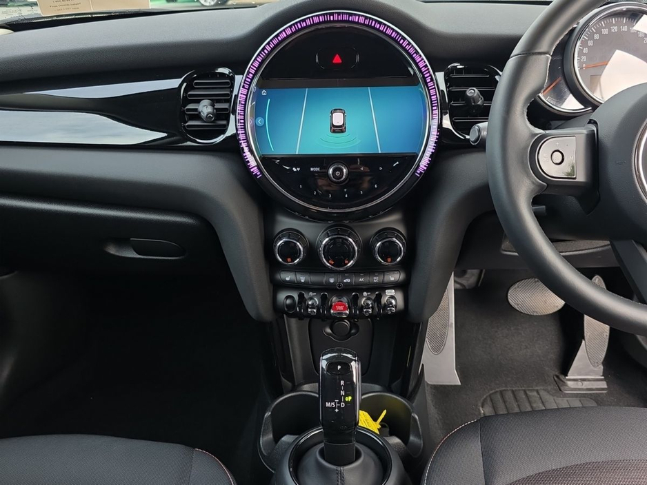 2023 MINI Hatch - image 6