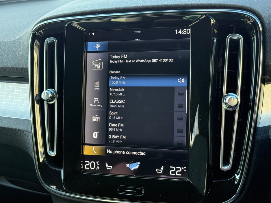 2023 Volvo XC40 - image 14