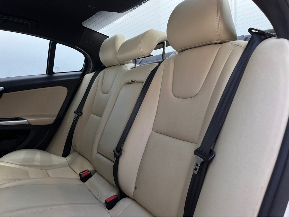 2016 Volvo S60 - image 27