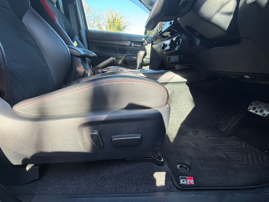 2023 Toyota Hilux - image 16