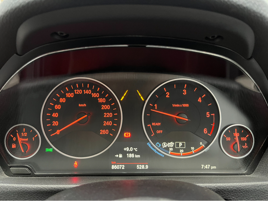 2016 BMW 3 Series - image 25