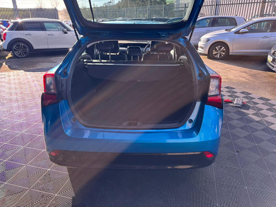 2019 Toyota Prius - image 7