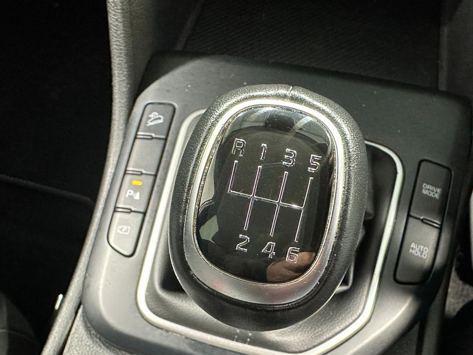 2022 Kia Sportage - image 23