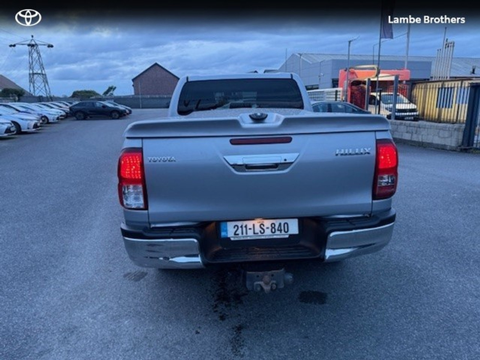 2021 Toyota Hilux - image 9