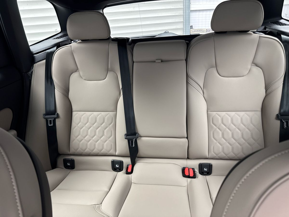 2026 Volvo XC60 - image 27