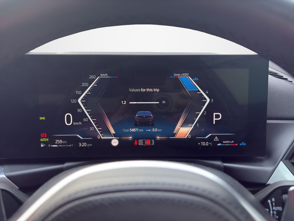 2024 BMW 3 Series - image 13