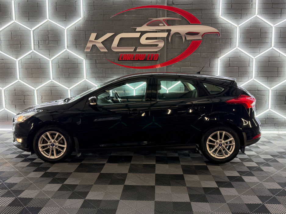 2016 Ford Focus - image 5