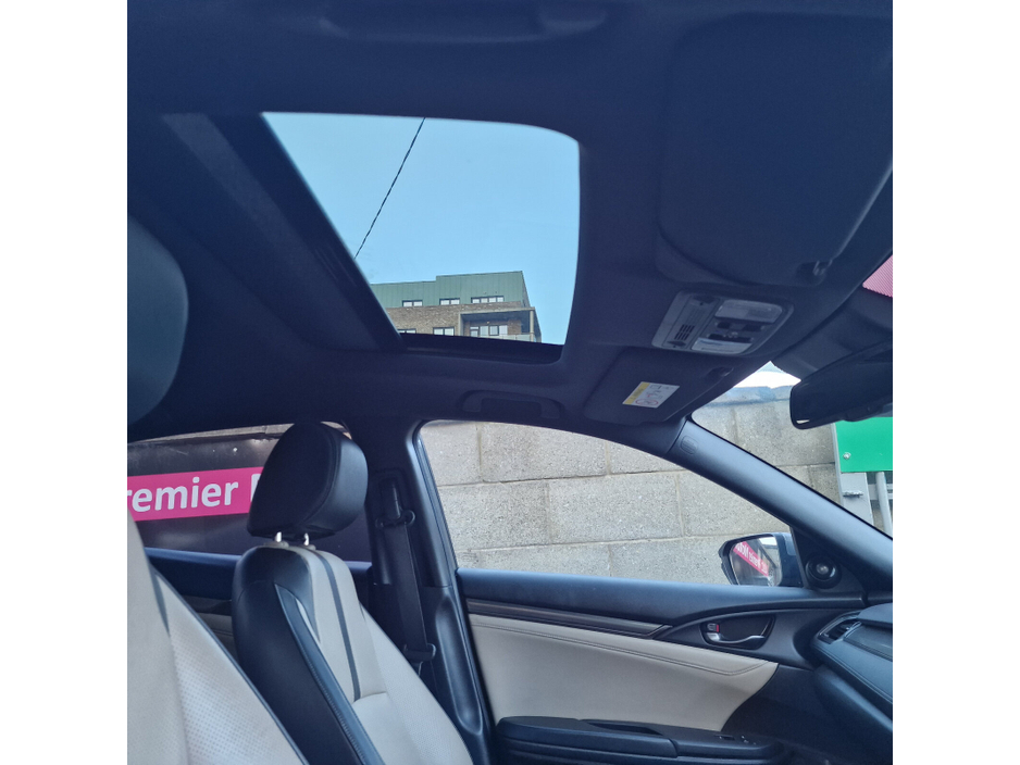 2017 Honda Civic - image 9