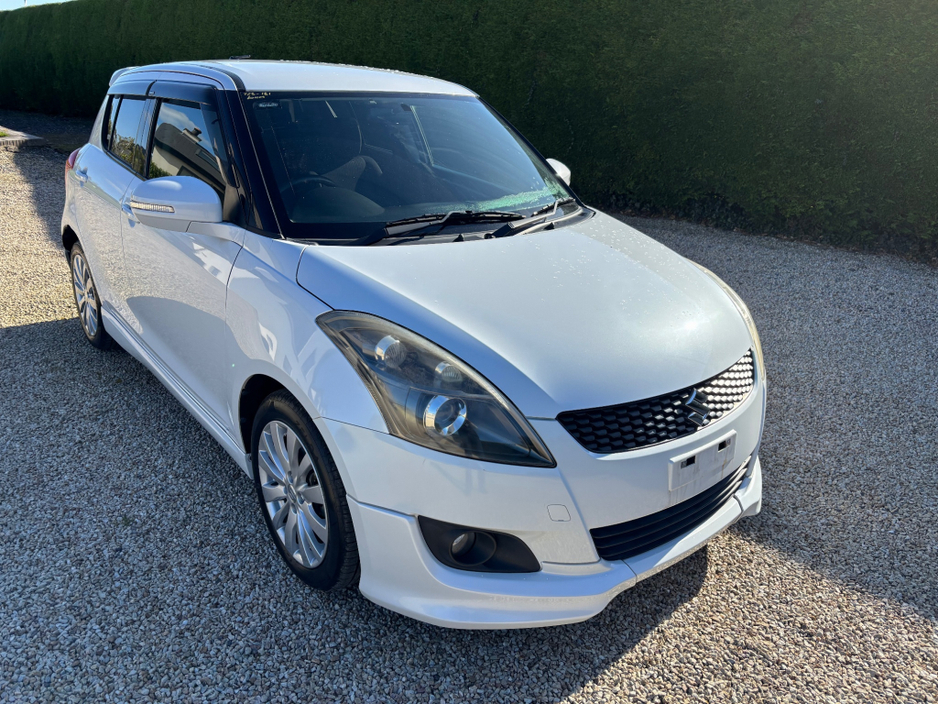 2013 Suzuki Swift - image 2