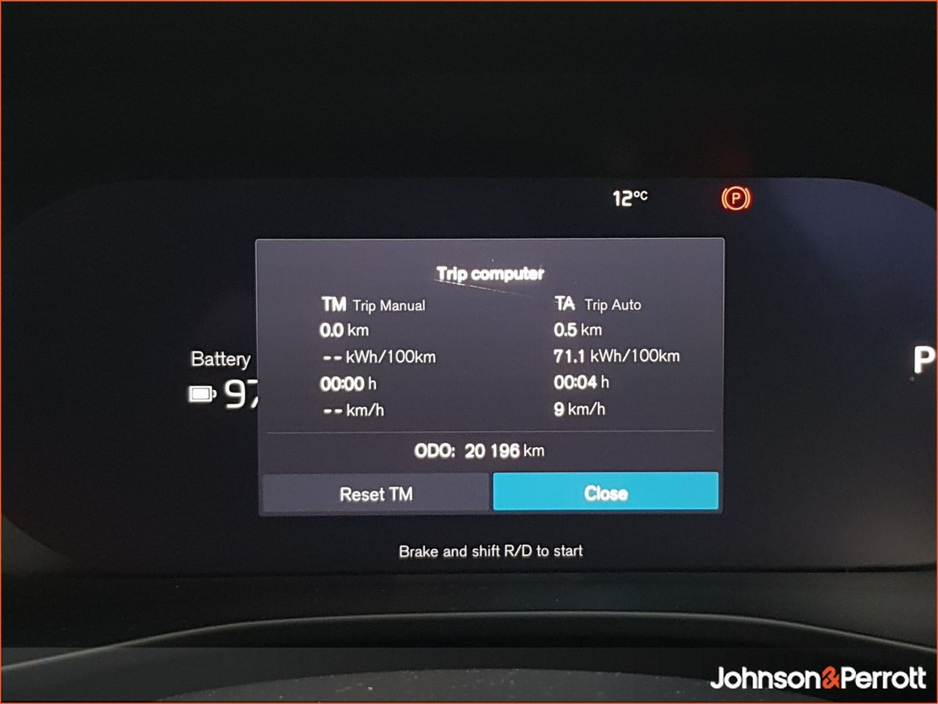 2025 Volvo EX40 82 kWh 252bhp Extended Range Plus €49,900