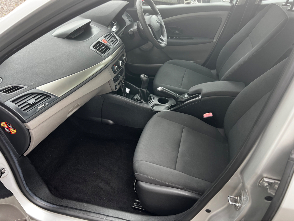 2011 Renault Fluence - image 4