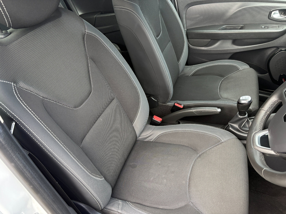 2019 Renault Clio - image 16