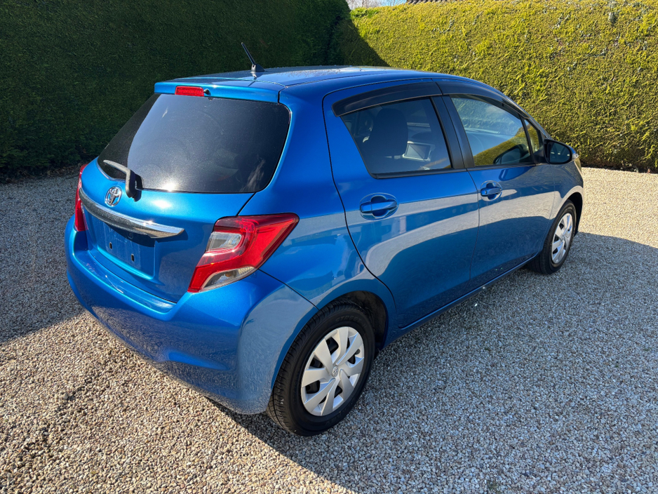 2014 Toyota Vitz - image 6