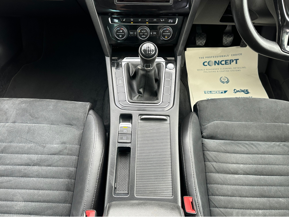 2016 Volkswagen Passat - image 22