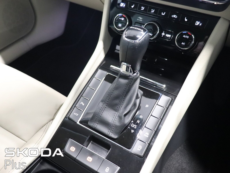 2023 Skoda Superb - image 17