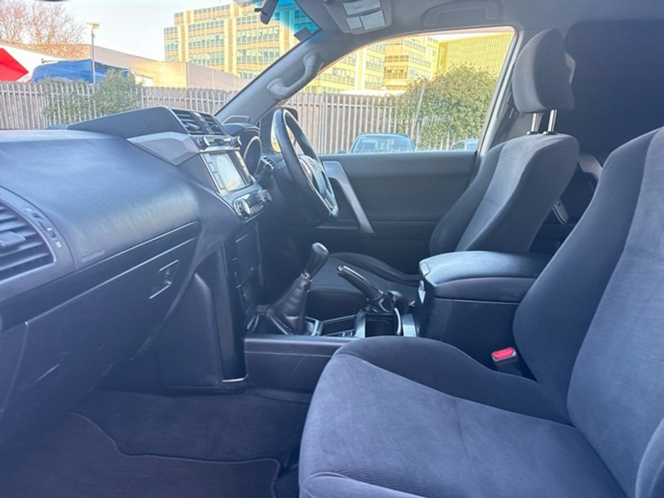 2017 Toyota Landcruiser LWB GX COMMERCIAL // AIR CON // BLUETOOTH // REAR CAMERA // PRICE IS PLUS VAT €25,972