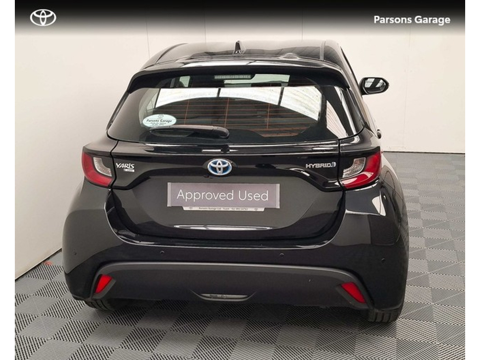 2022 Toyota Yaris - image 4