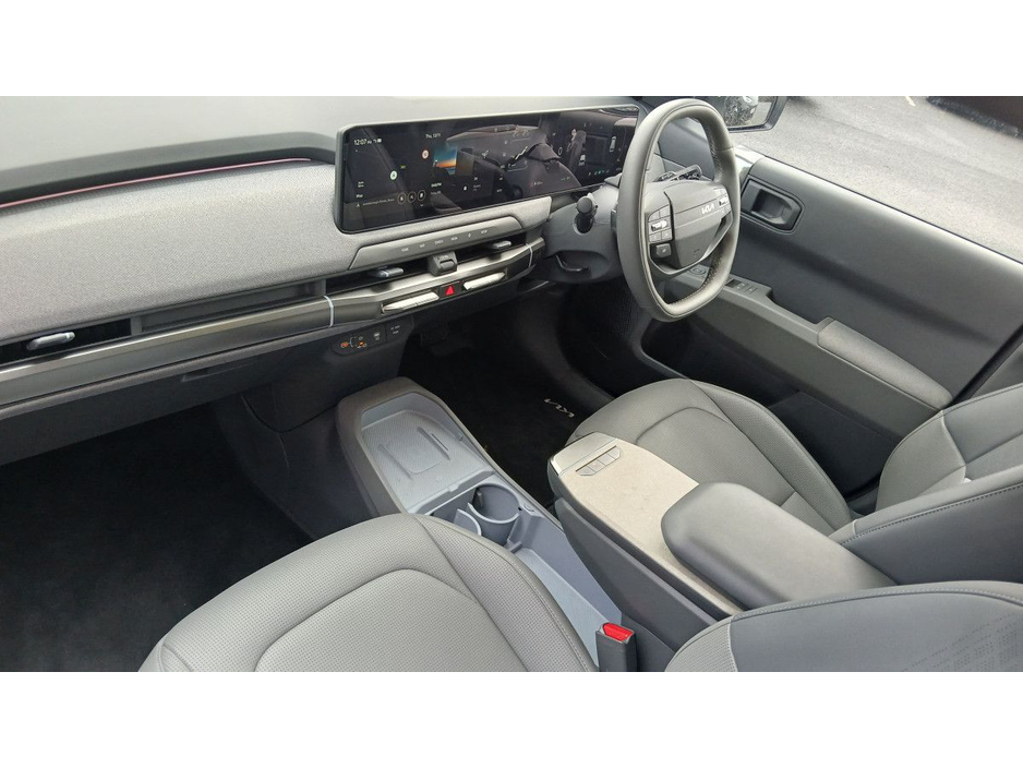 2025 Kia EV3 - image 3
