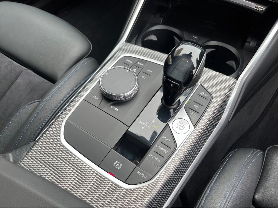 2021 BMW 3 Series - image 19