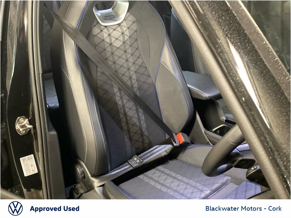 2025 Volkswagen Tiguan - image 8