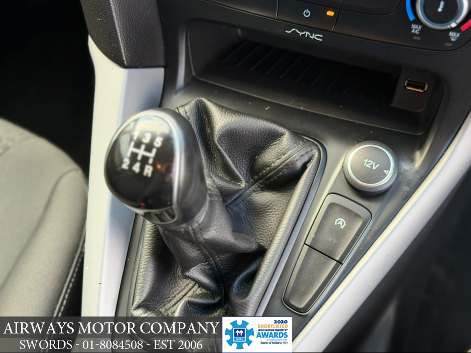 2016 Ford Focus - image 11