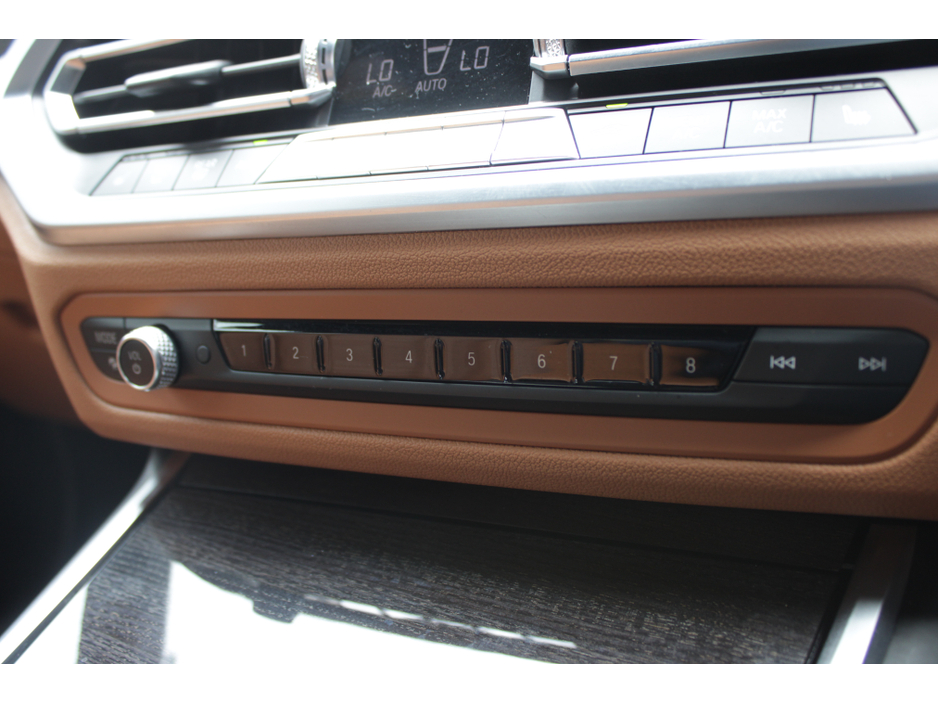 2019 BMW 3 Series - image 16