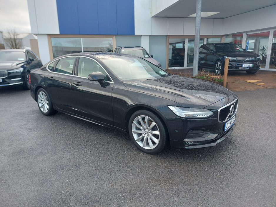 2021 Volvo S90 D4 MOMENTUM AT 4DR AUTO €34,950