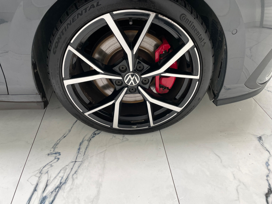 2022 Volkswagen Golf - image 17