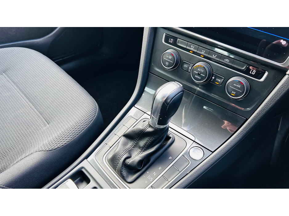 2018 Volkswagen Golf NCT AUG '27 AUTOMATIC PETROL WITH REVERSE CAMERA €18,995