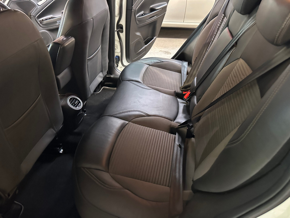 2015 Alfa Romeo Giulietta - image 10