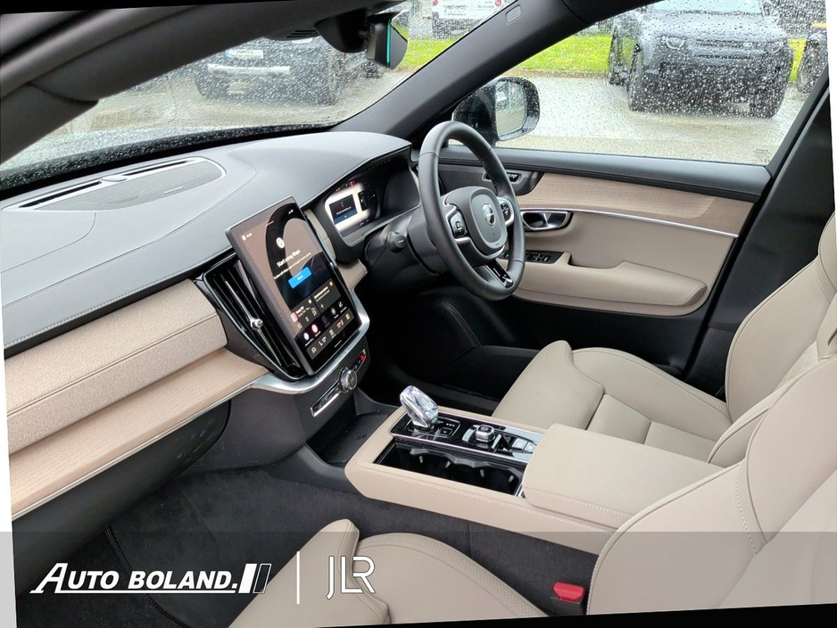 2025 Volvo XC90 - image 3