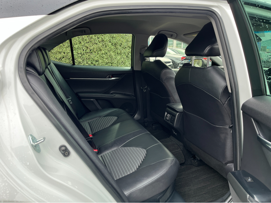 2020 Toyota Camry - image 9