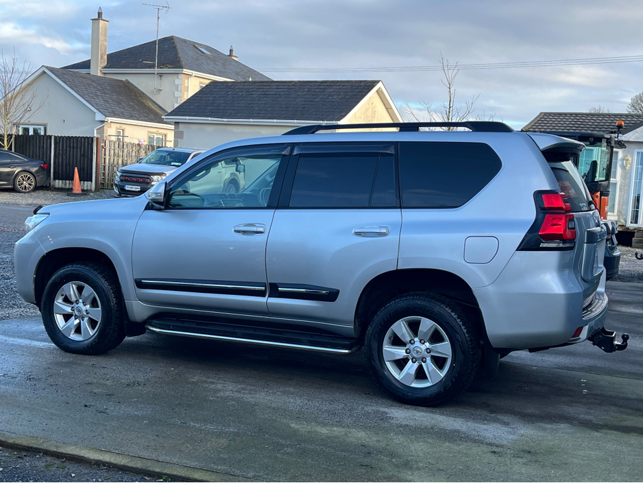 2023 Toyota Landcruiser - image 4