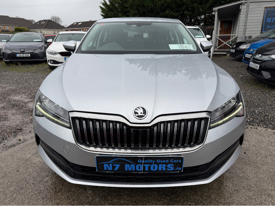 2022 Skoda Superb - image 3