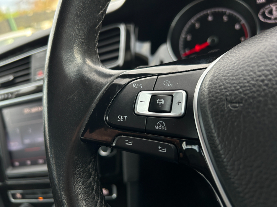 2015 Volkswagen Golf - image 16