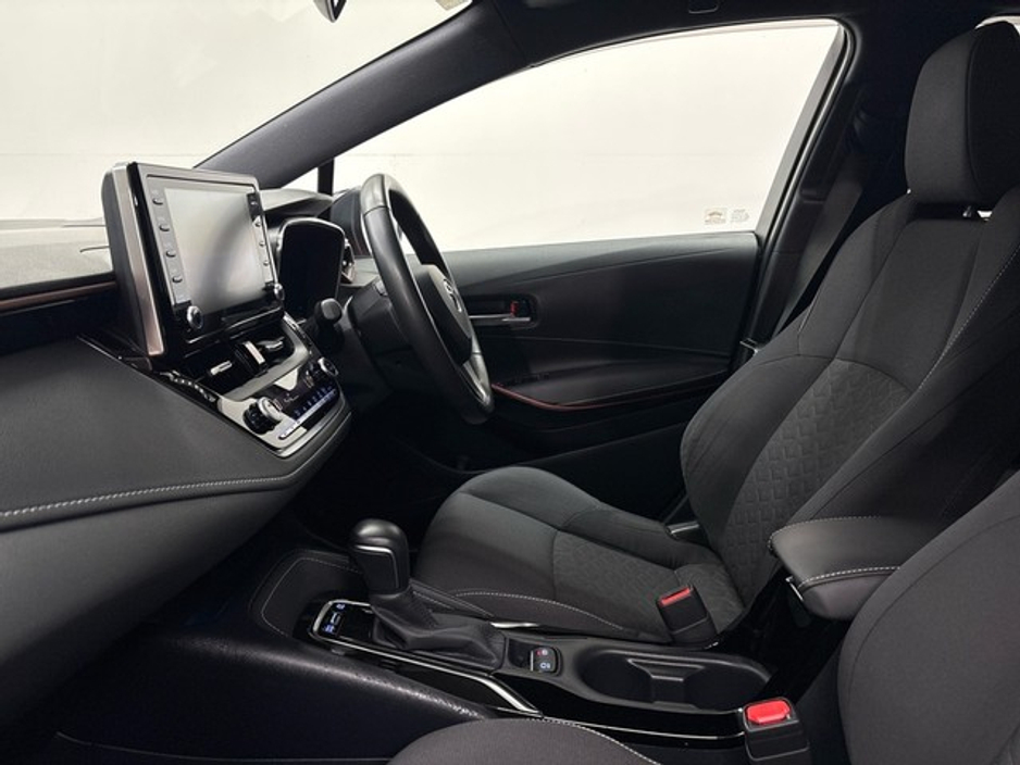 2020 Toyota Corolla COROLLA HYBRID L/SPORT HB €21,950