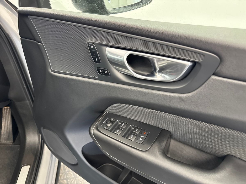 2023 Volvo XC60 - image 11