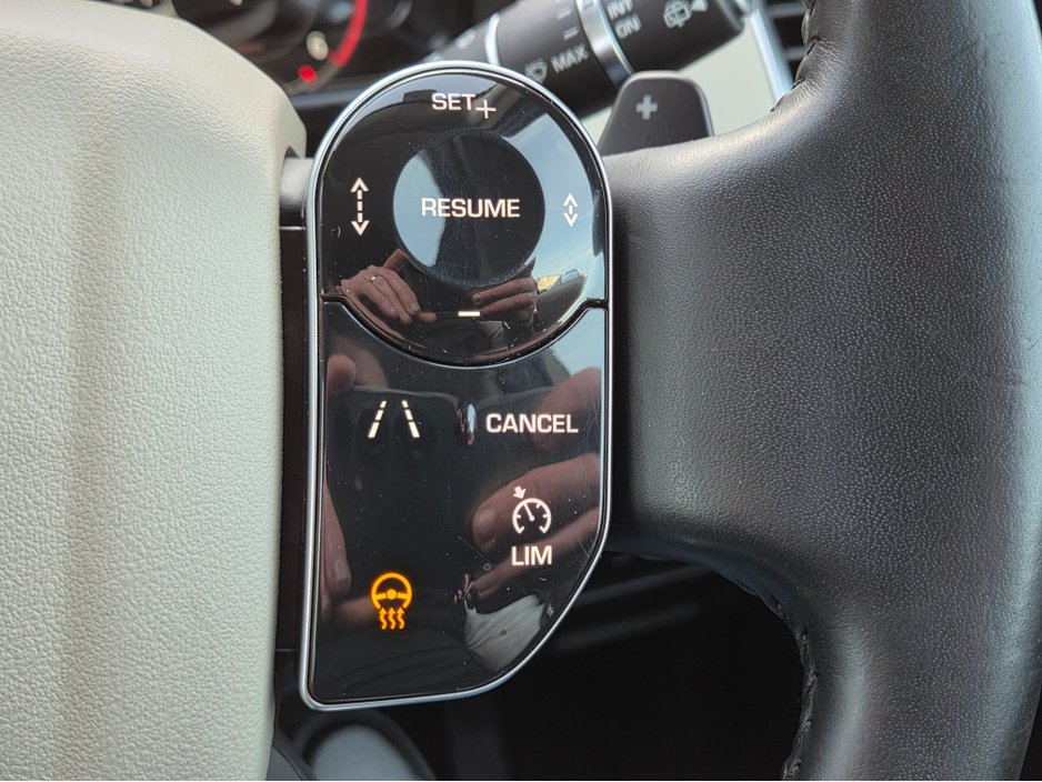 2020 Land Rover Discovery - image 17