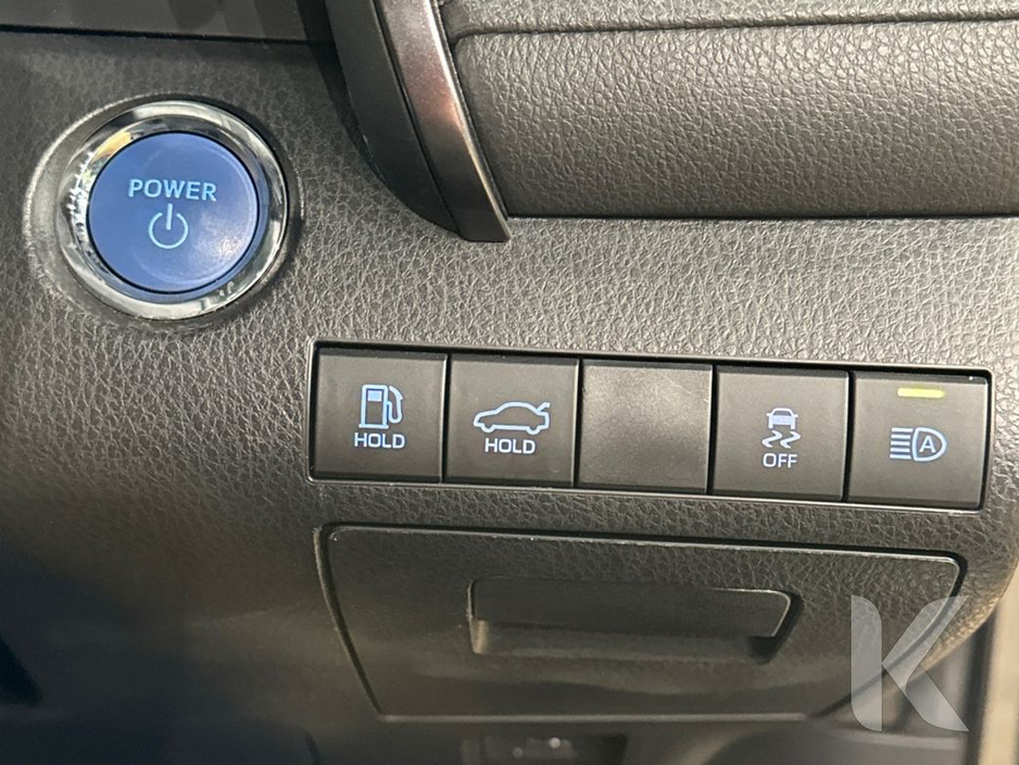 2022 Toyota Camry - image 17